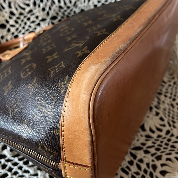 Authentic Louis Vuitton Alma PM Monogram - Picture 6 of 10